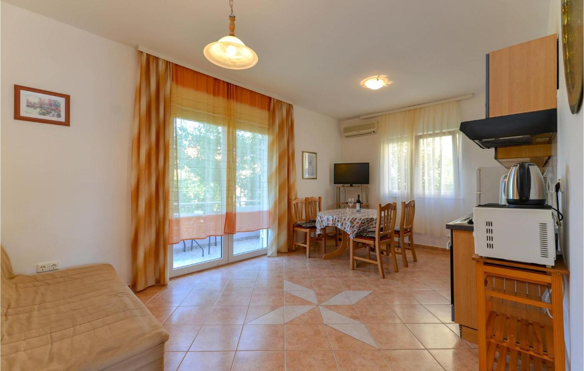 1 Bedroom Nice Apartment In Zadar Eksteriør billede